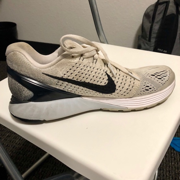 Women’s Nike shoes - Picture 2 of 3